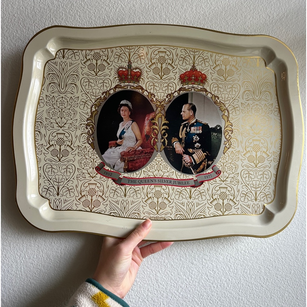 RARE Royal Vintage Metal Tin Queen’s Jubilee Collector’s Tray from 1977